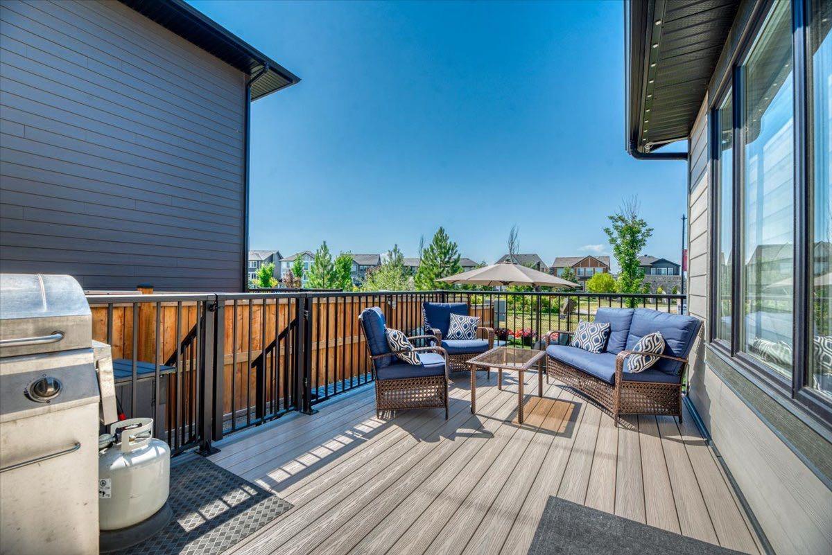 6 Legacy Woods Crescent SE