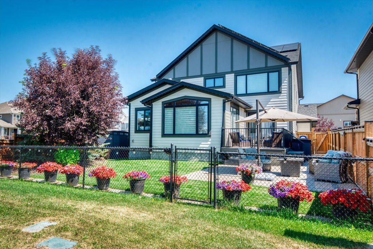 6 Legacy Woods Crescent SE