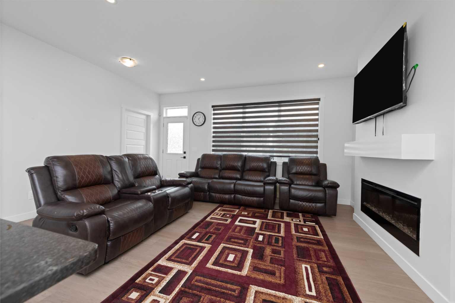 328 Homestead Grove NE