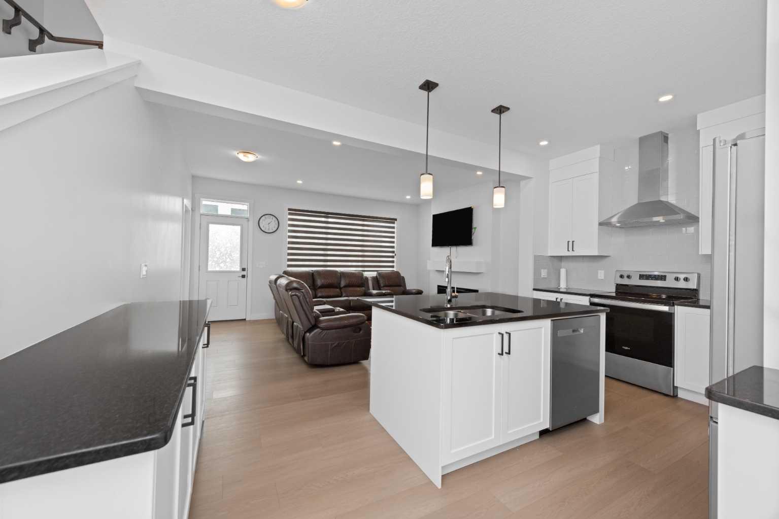 328 Homestead Grove NE
