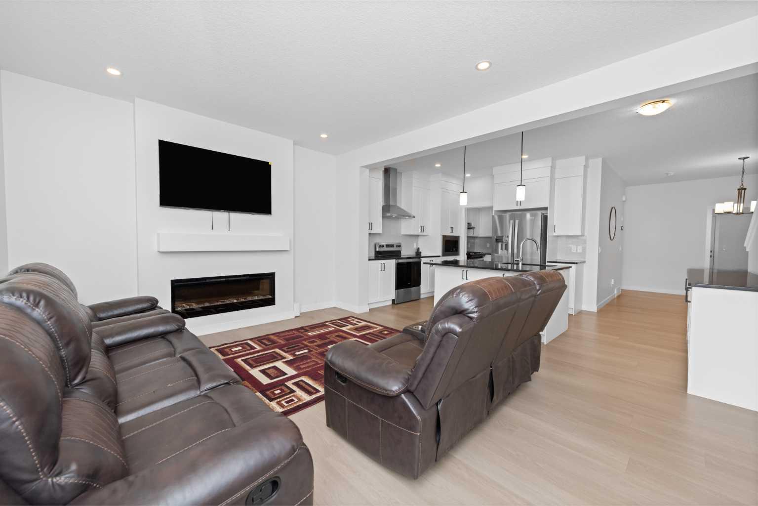 328 Homestead Grove NE