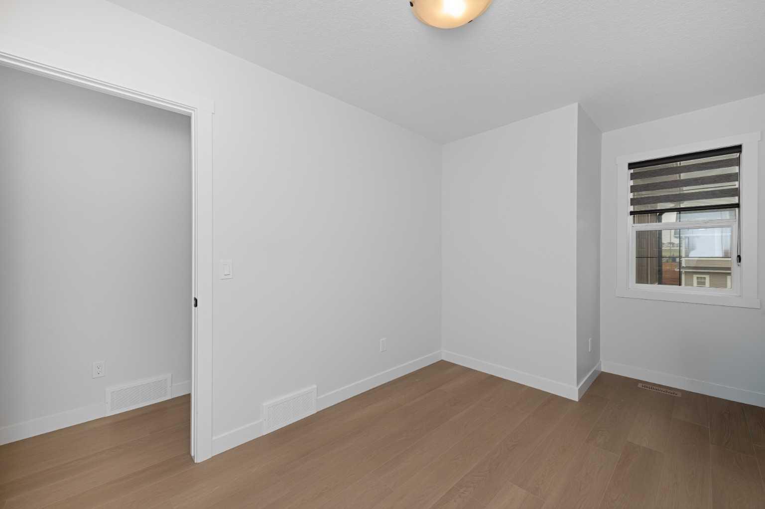 328 Homestead Grove NE