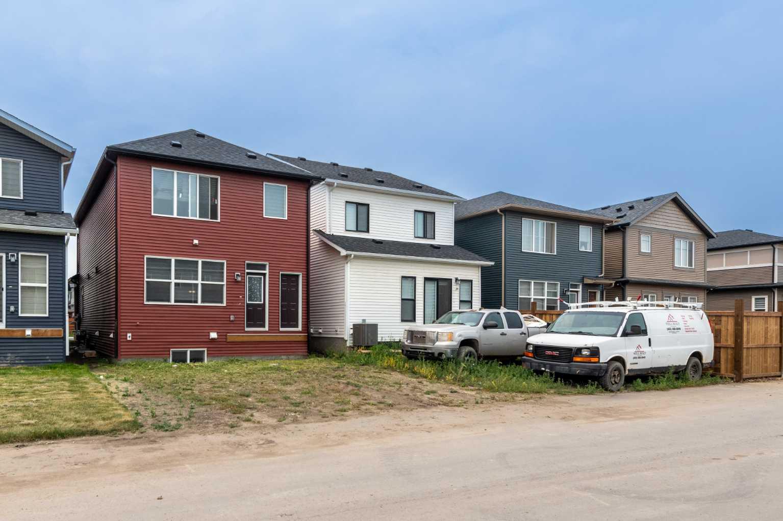 328 Homestead Grove NE