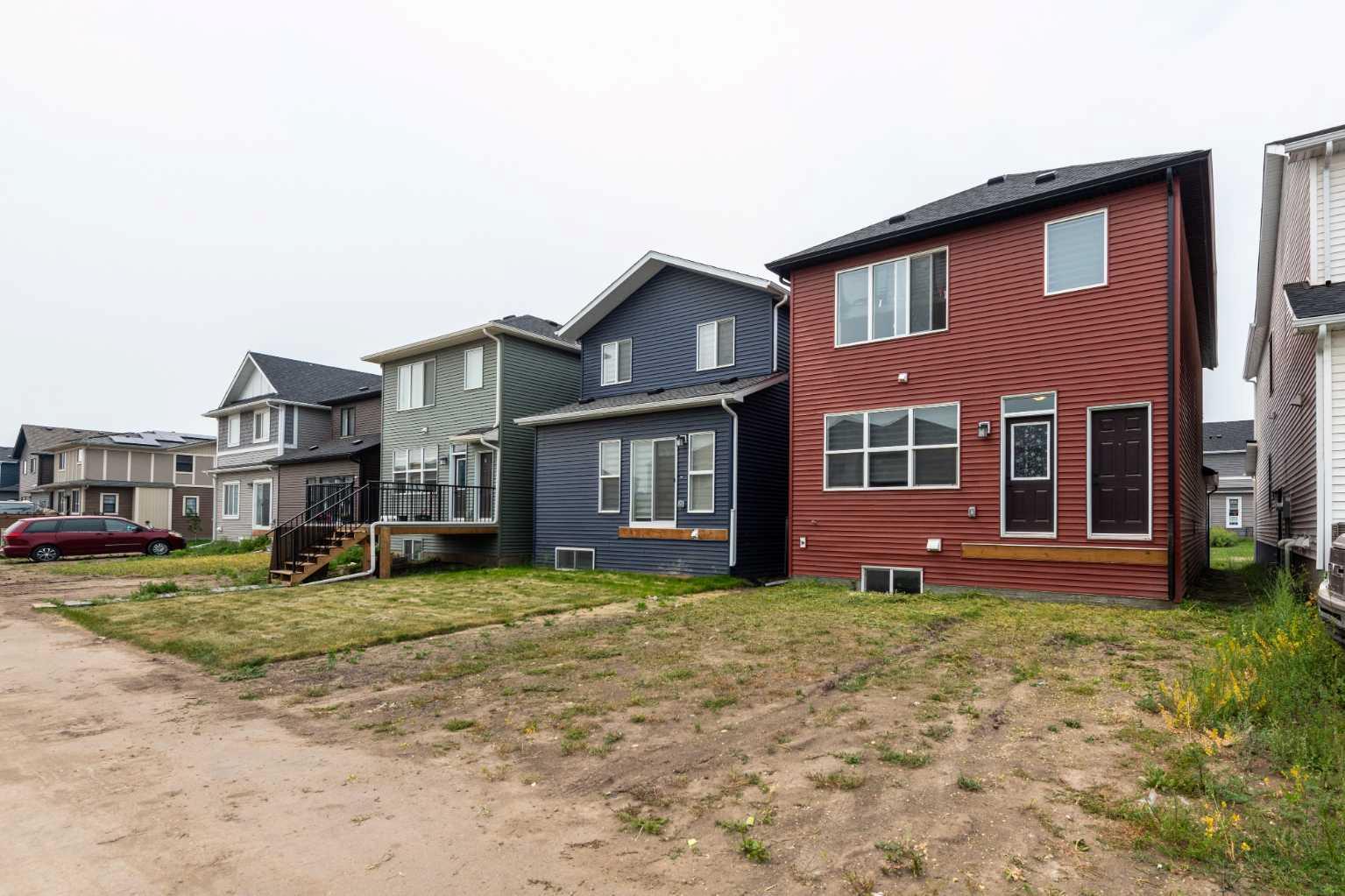 328 Homestead Grove NE