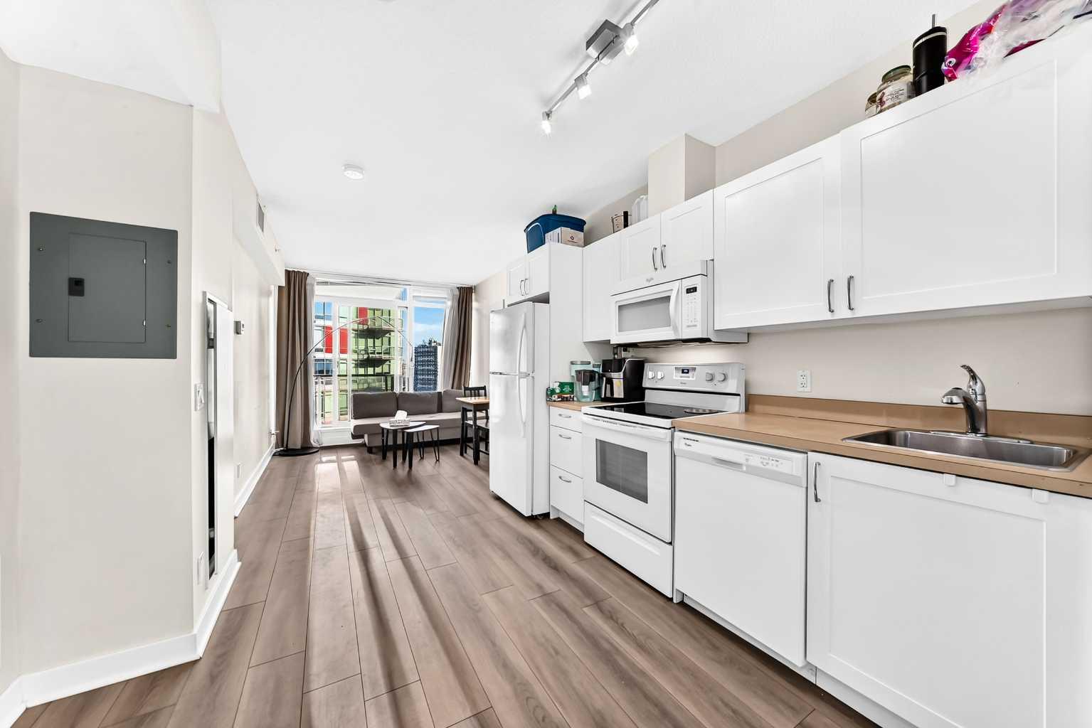 905, 30 Brentwood Common NW