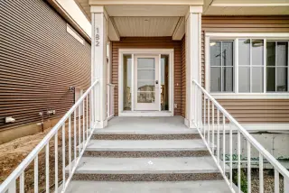 182 Lanark Gate SE