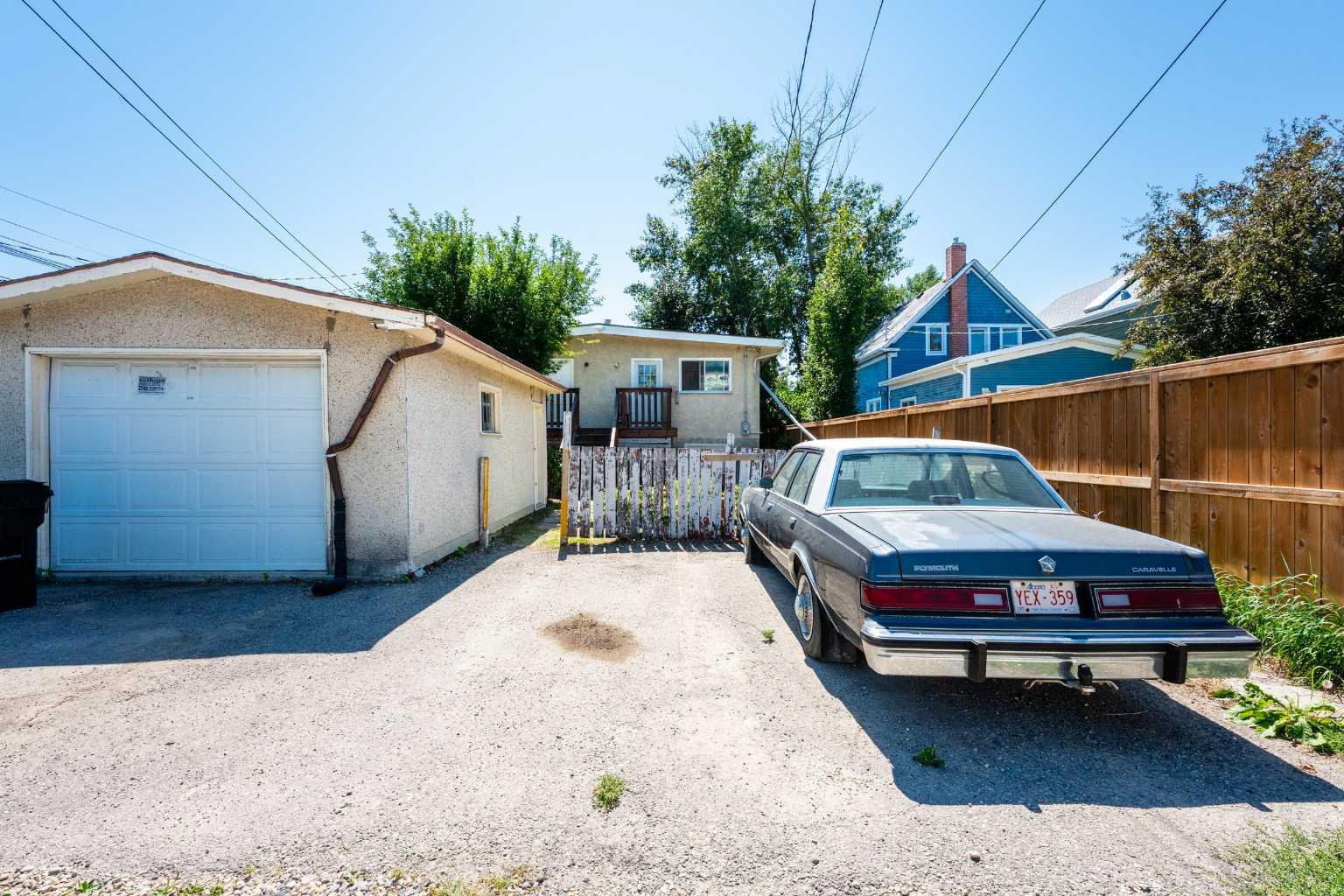 254 23 Avenue NE