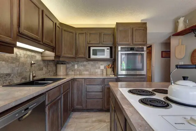 103, 1305 Glenmore Trail SW