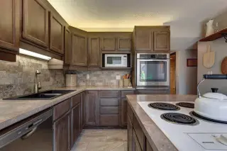 103, 1305 Glenmore Trail SW