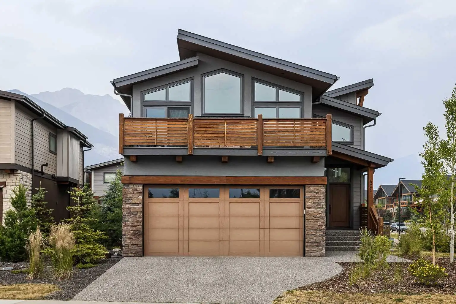 401 Stewart Creek Close 