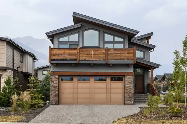 401 Stewart Creek Close 
