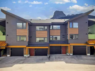 202G, 209 Stewart Creek Rise 