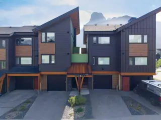 202G, 209 Stewart Creek Rise 