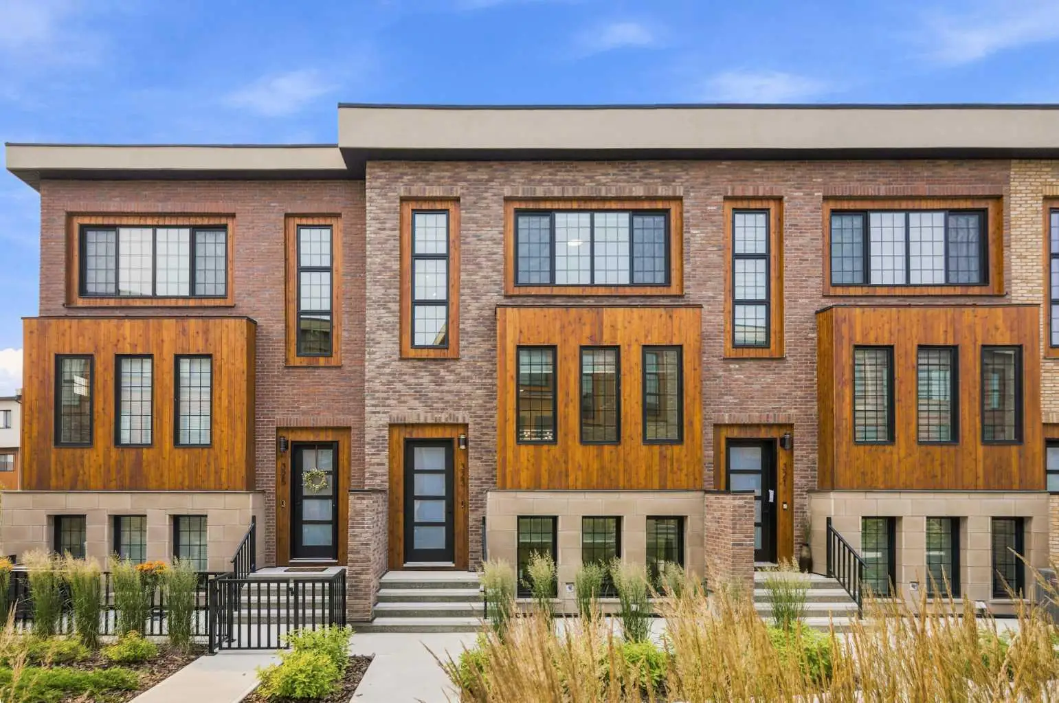 323, 81 Greenbriar Place NW