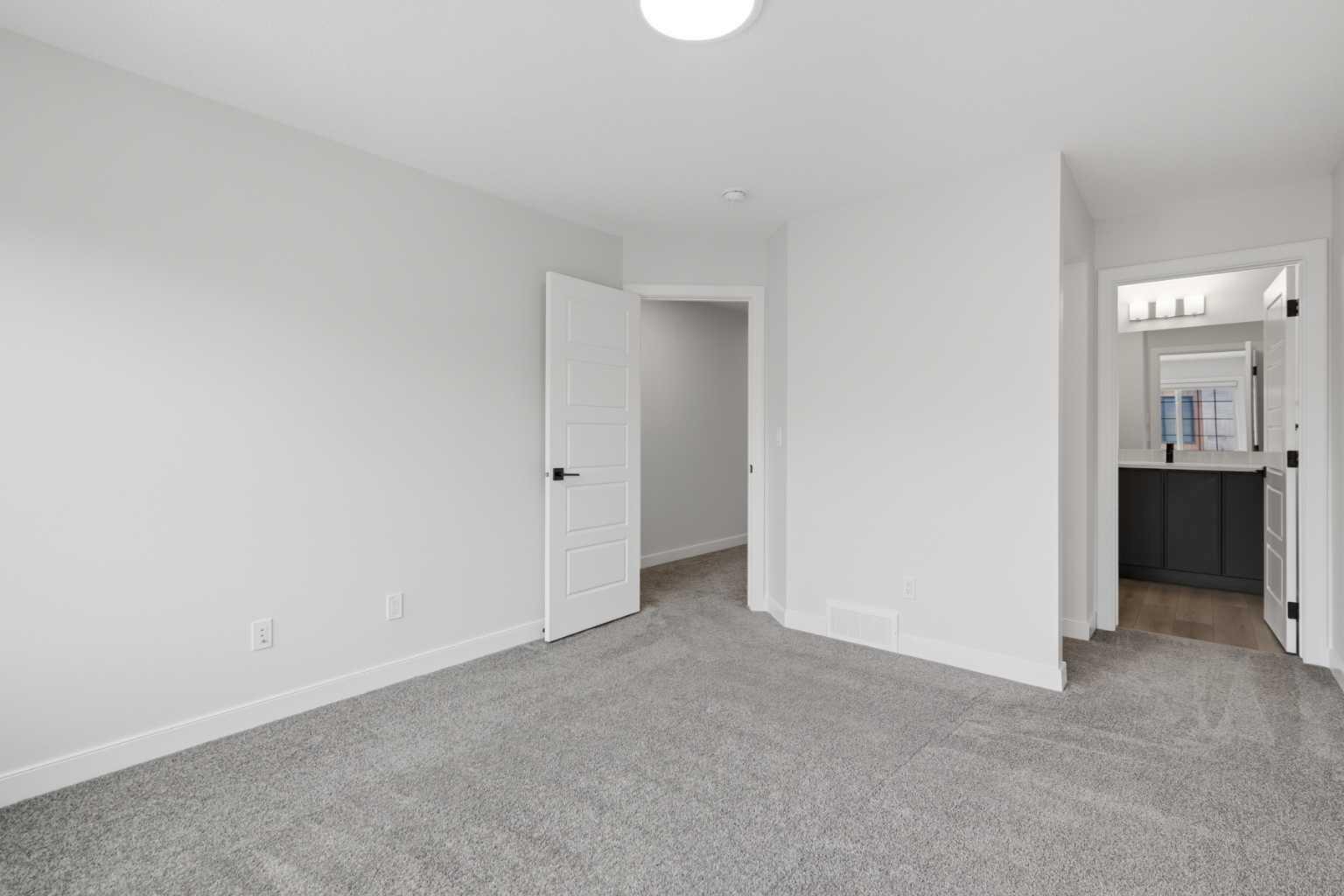 323, 81 Greenbriar Place NW
