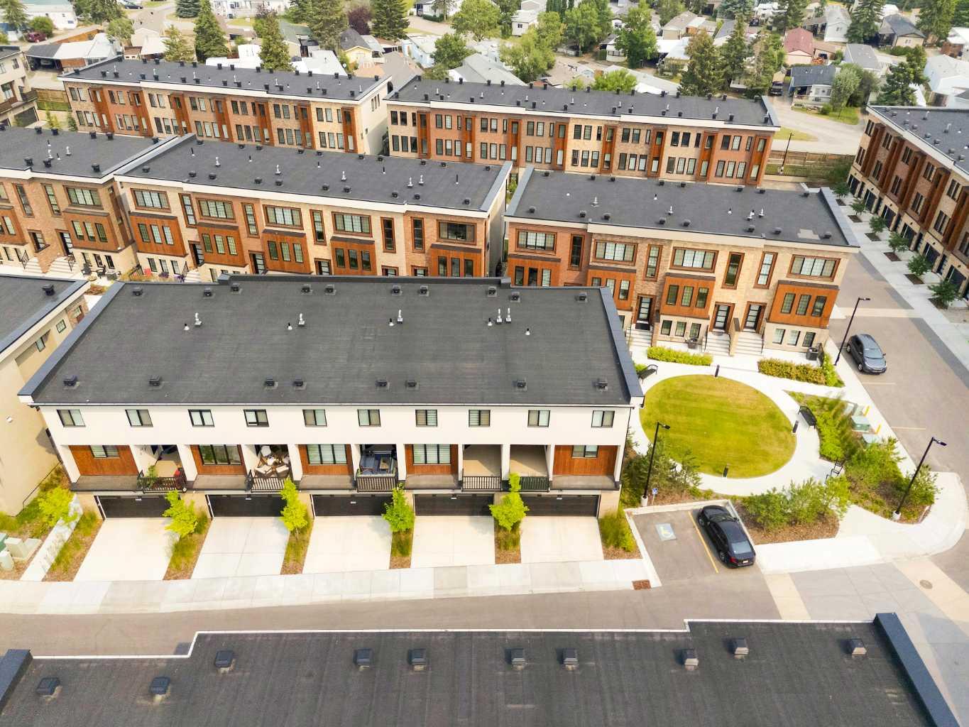 323, 81 Greenbriar Place NW