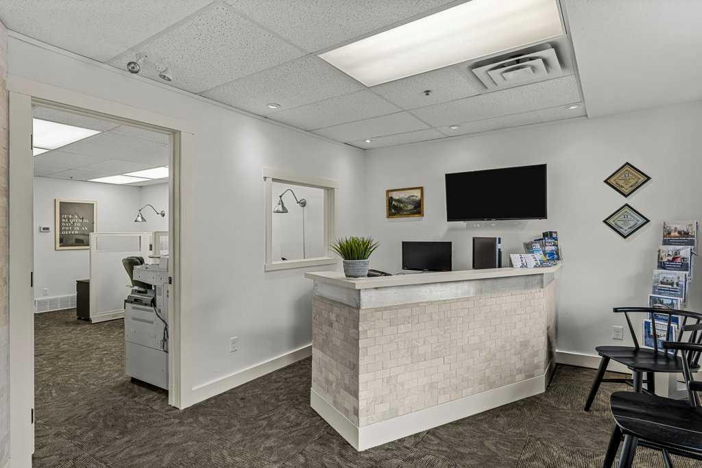 104, 512 Bow Valley Trail 