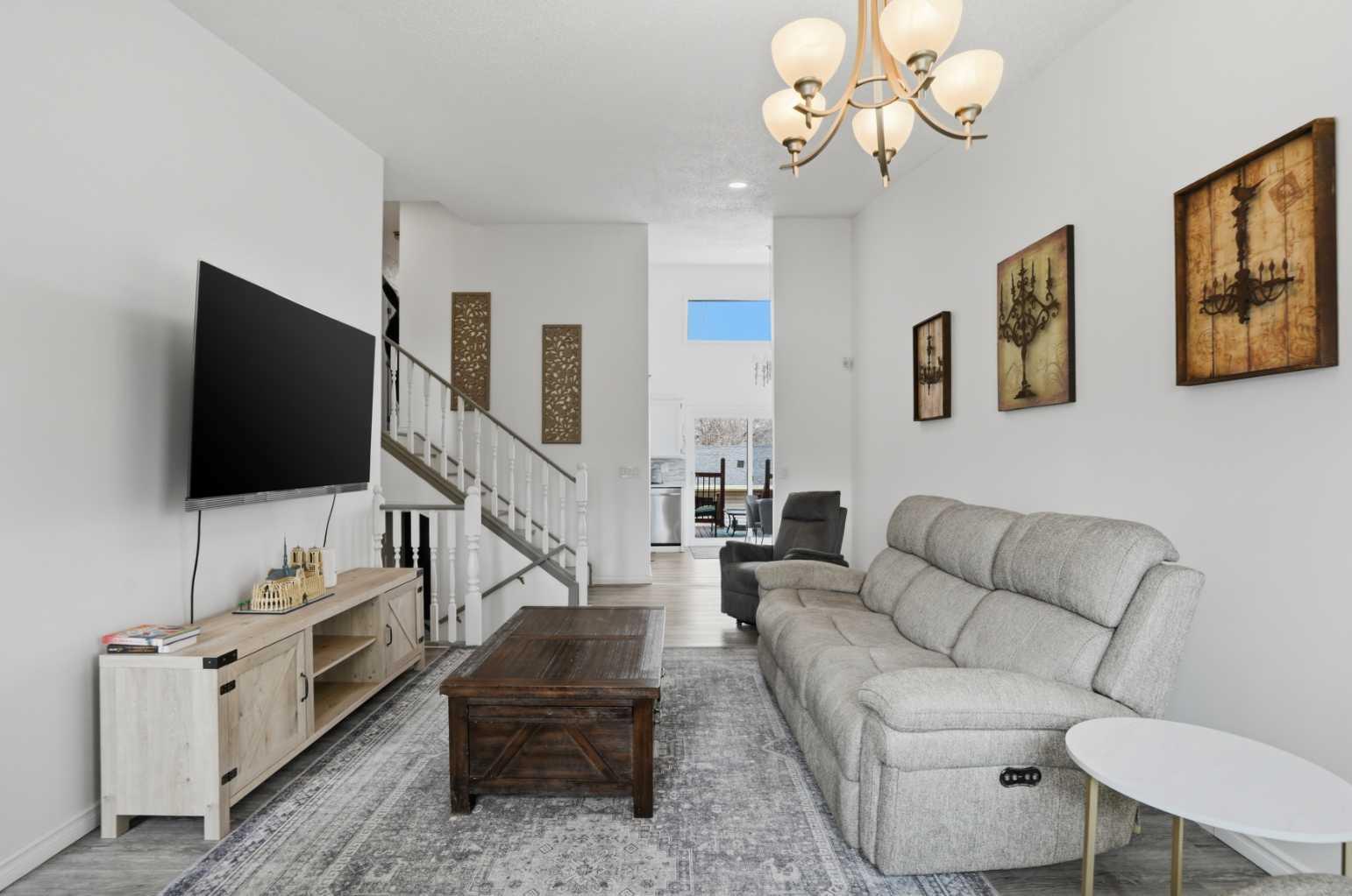203 Shawglen Road SW