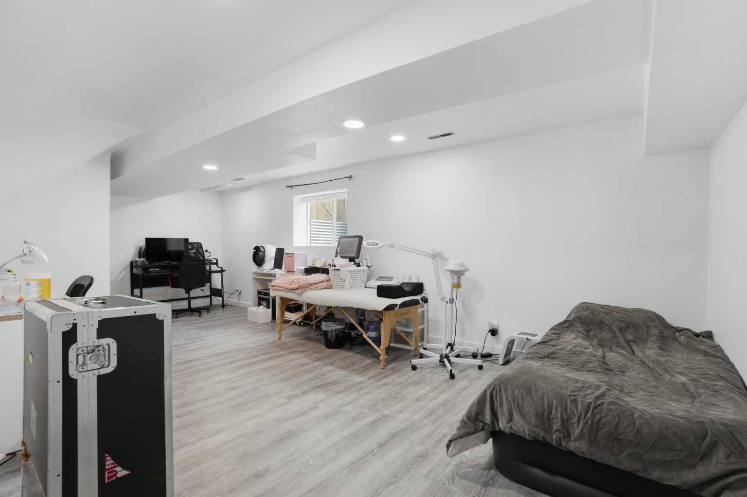 203 Shawglen Road SW