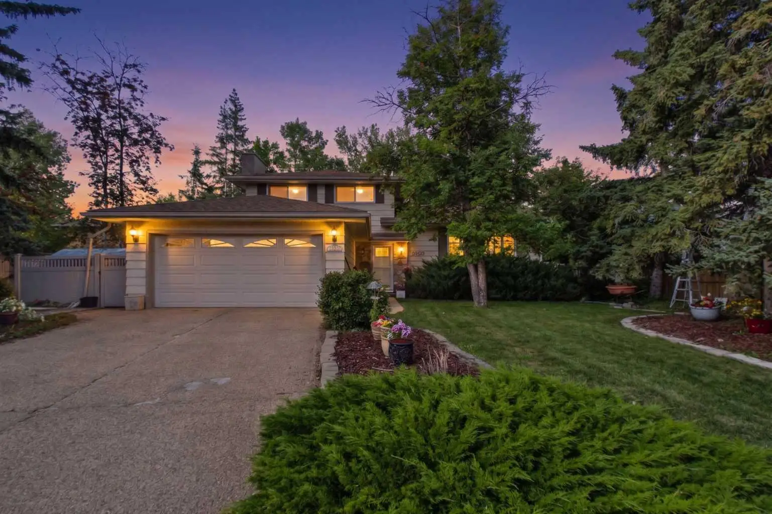 10716 Mapleshire Crescent SE