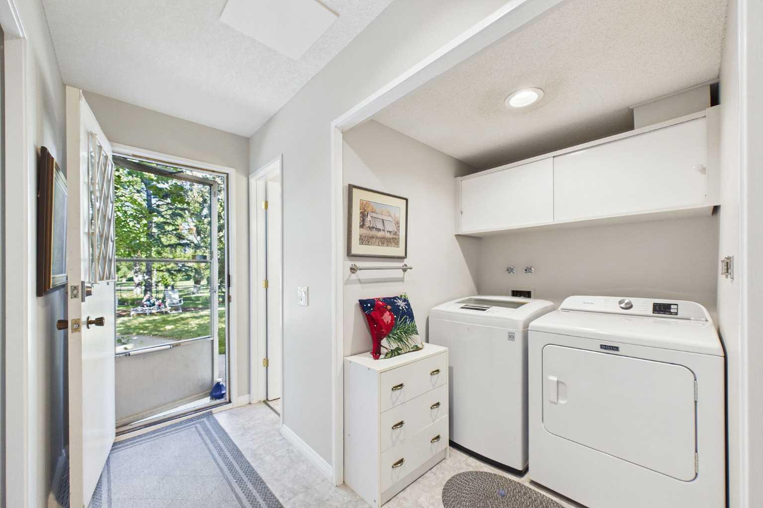 10716 Mapleshire Crescent SE