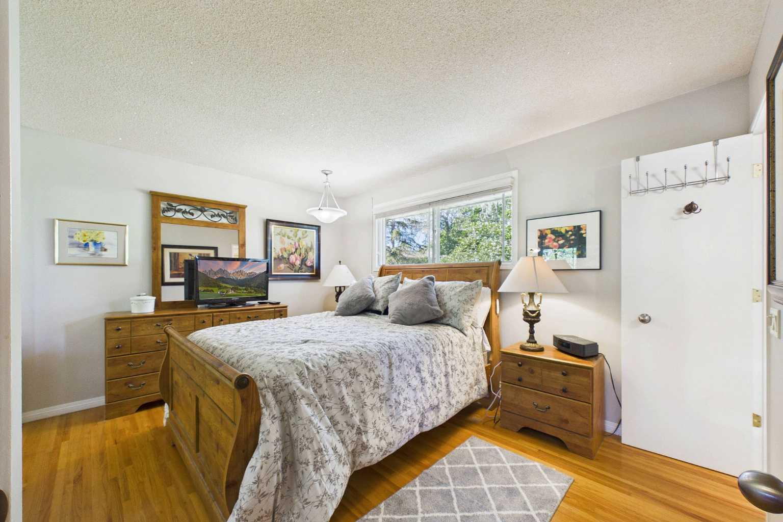 10716 Mapleshire Crescent SE