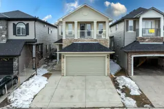 422 Taralake Way NE