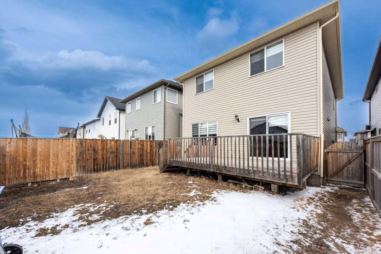 422 Taralake Way NE