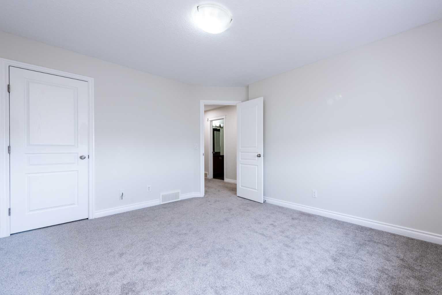 422 Taralake Way NE
