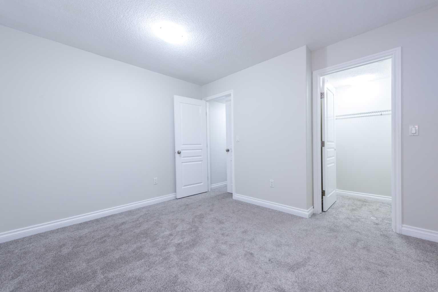 422 Taralake Way NE