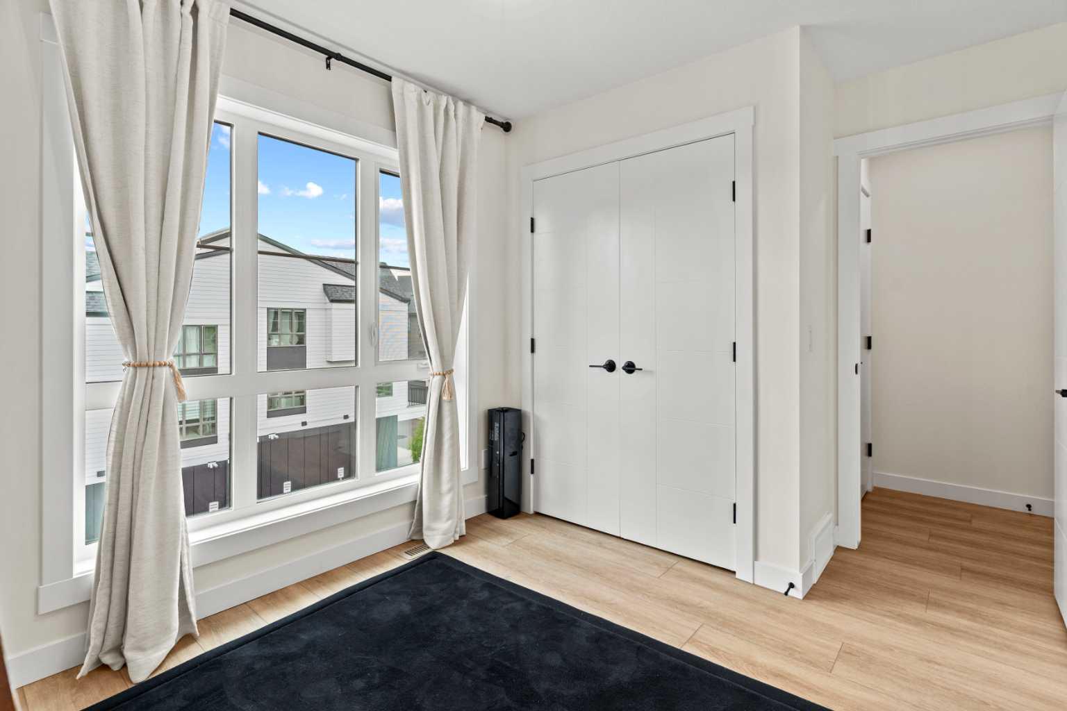 105 Sovereign Common SW