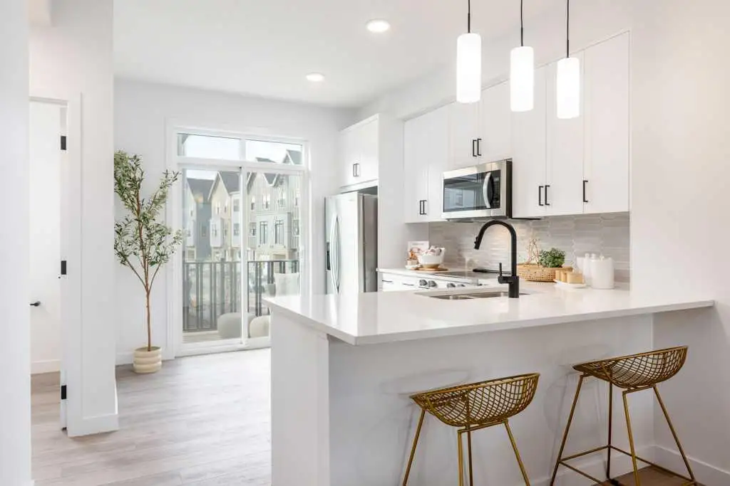 702, 437 Alpine Avenue SW