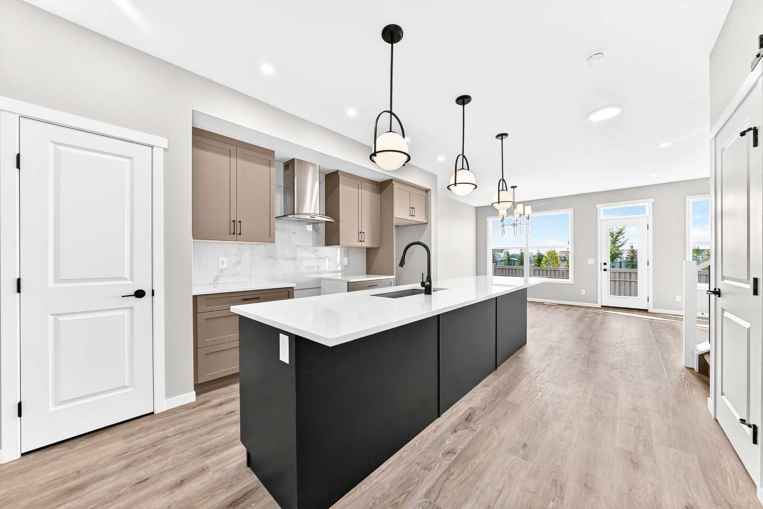 99 Mercado Crescent SE