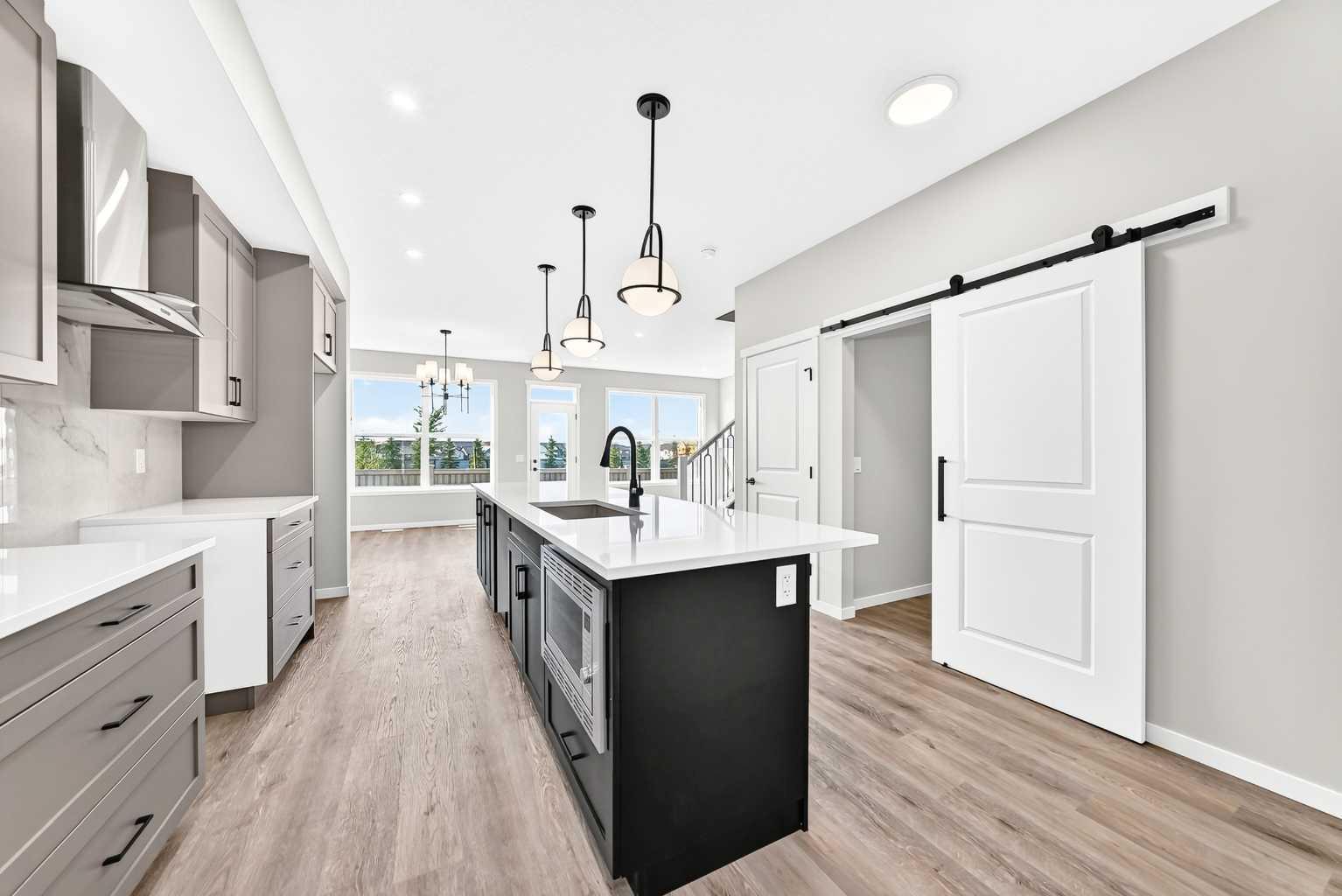 99 Mercado Crescent SE
