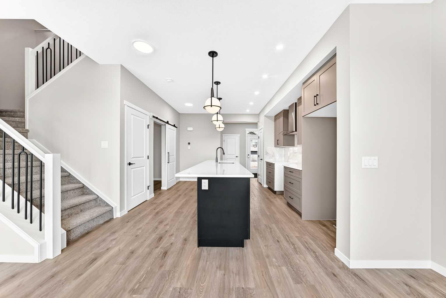 99 Mercado Crescent SE