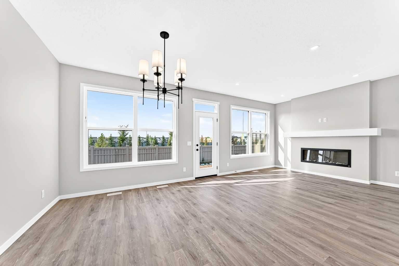 99 Mercado Crescent SE