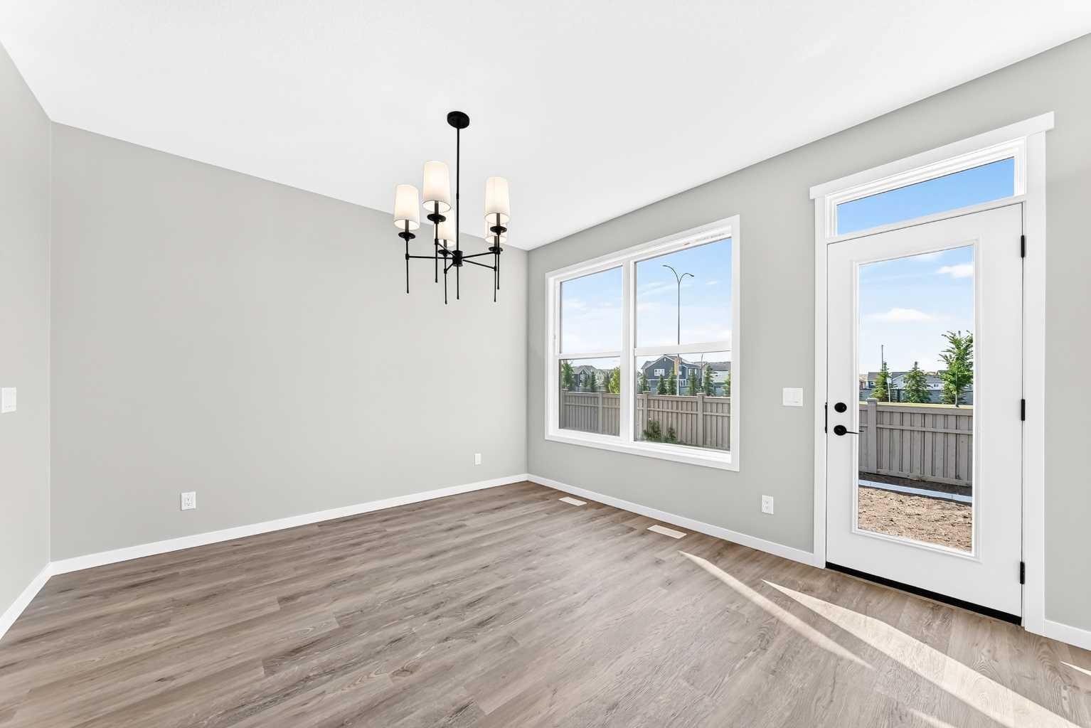 99 Mercado Crescent SE