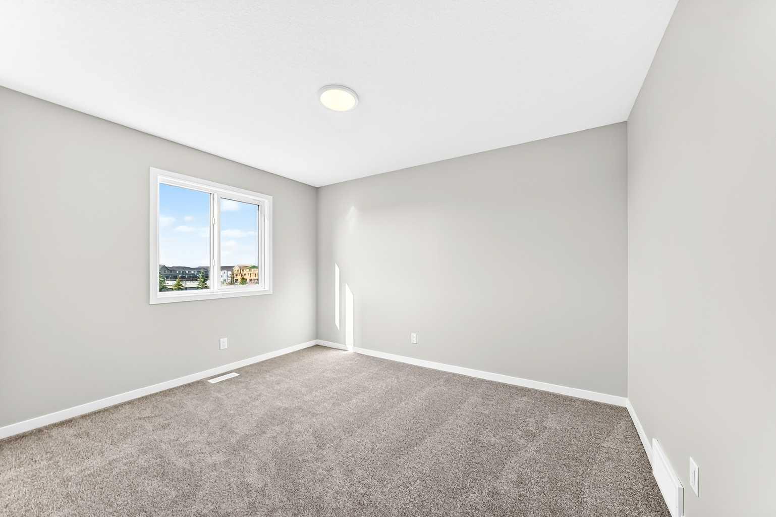 99 Mercado Crescent SE