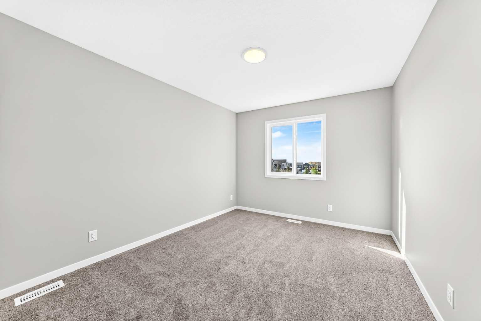 99 Mercado Crescent SE