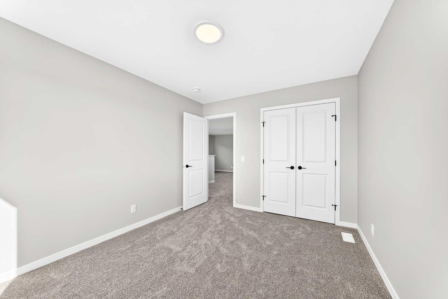 99 Mercado Crescent SE
