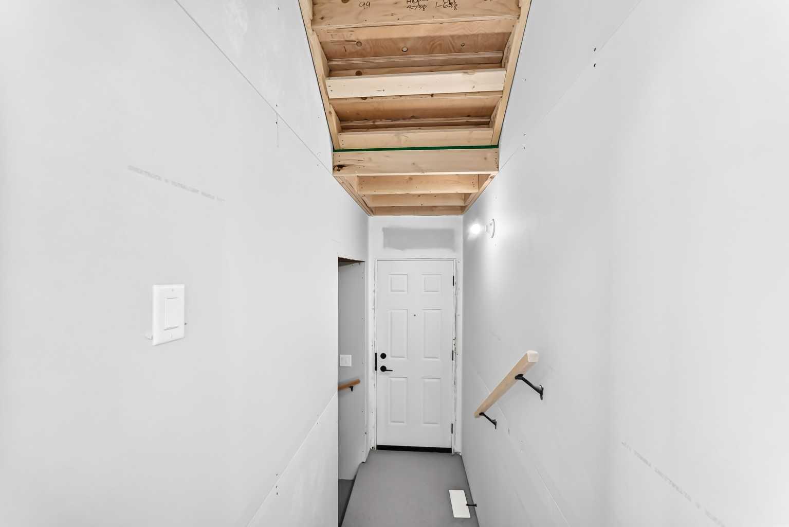 99 Mercado Crescent SE