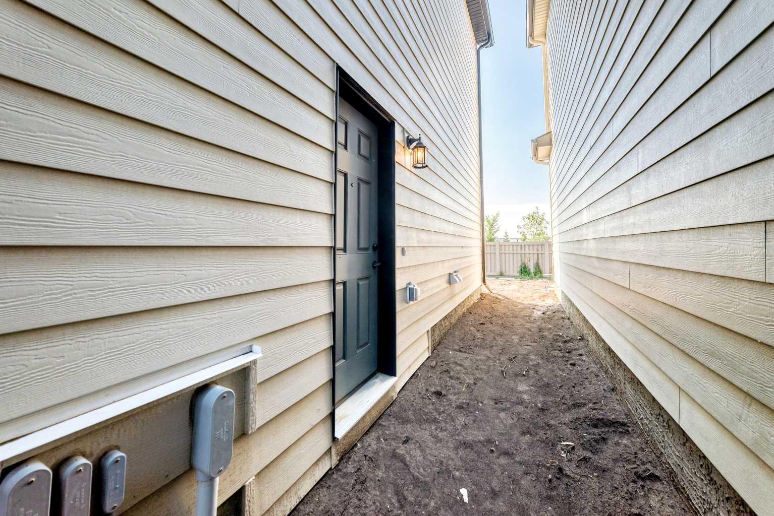 99 Mercado Crescent SE