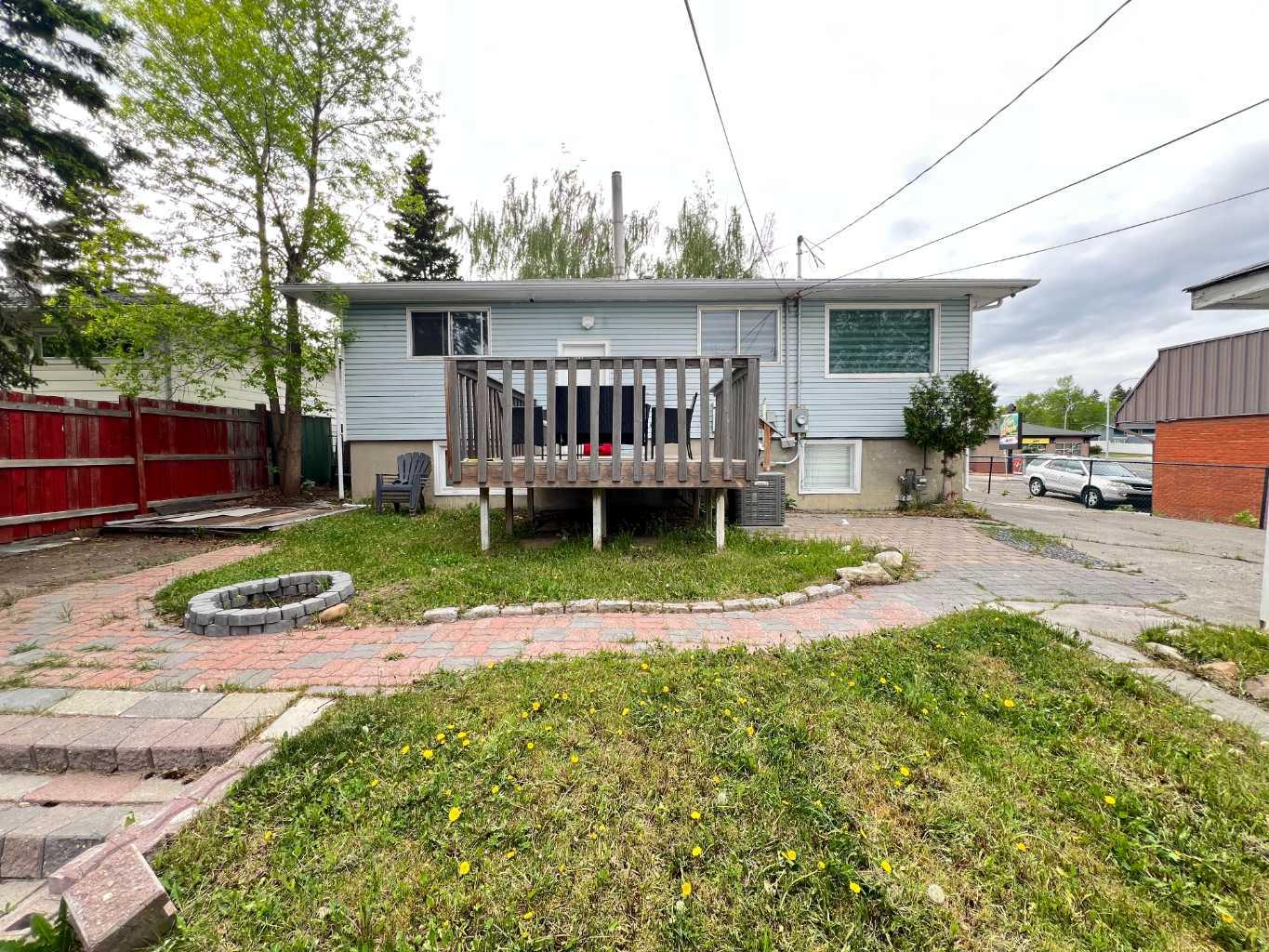 560 Northmount Drive NW