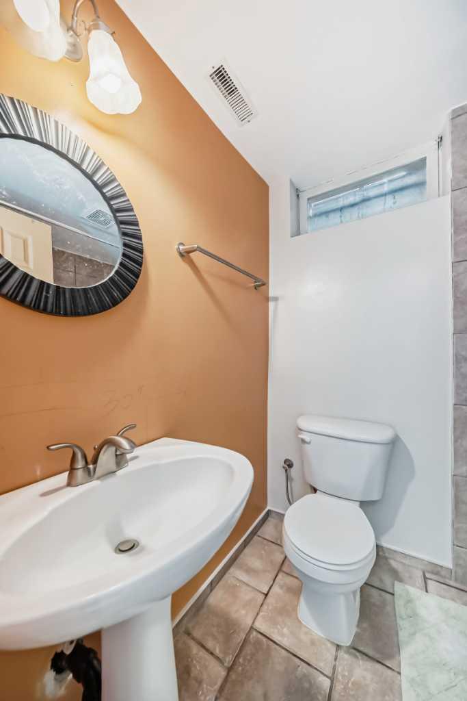 83 Whitworth Way NE
