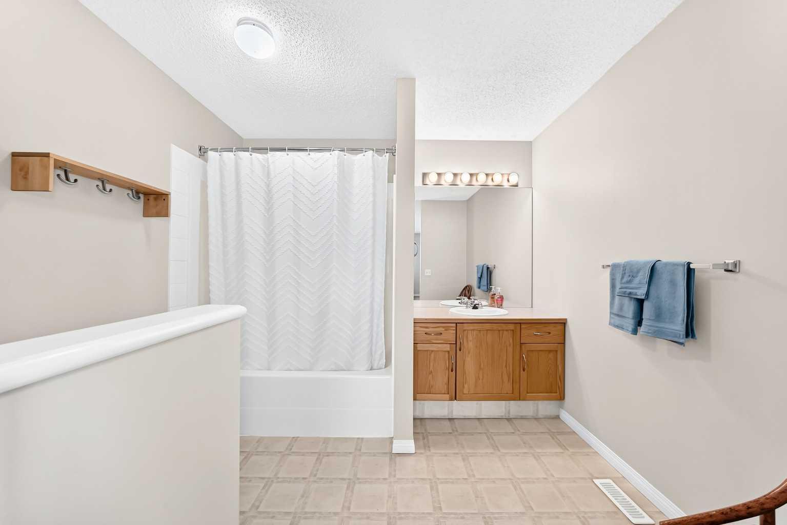 124 WEST LAKEVIEW Drive 
