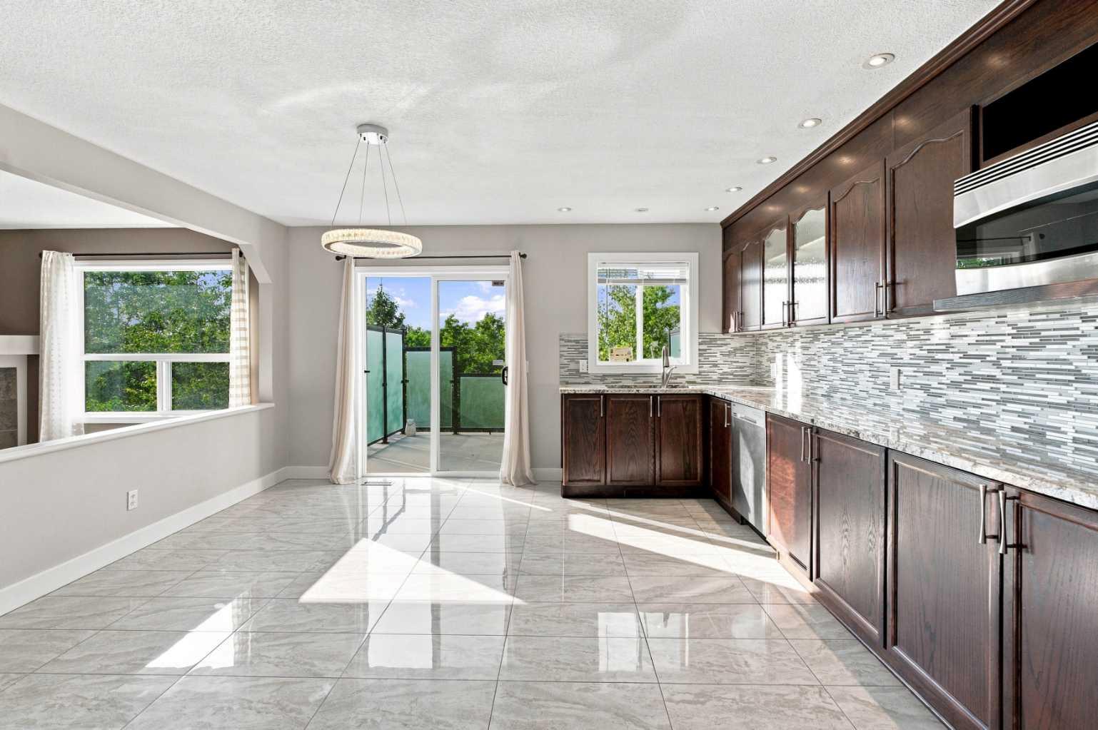541 Citadel Meadow Bay NW