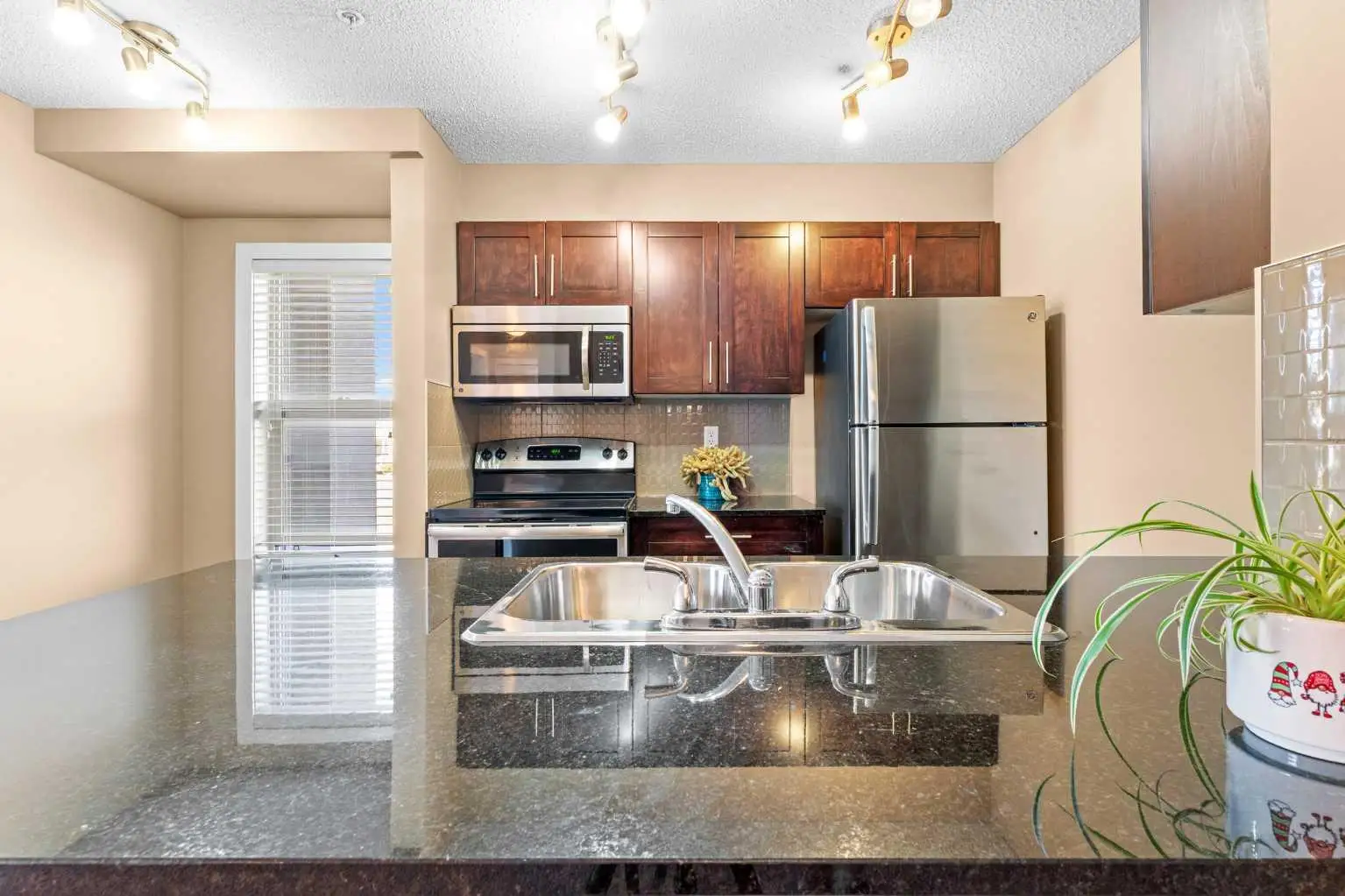 7202, 403 Mackenzie Way SW