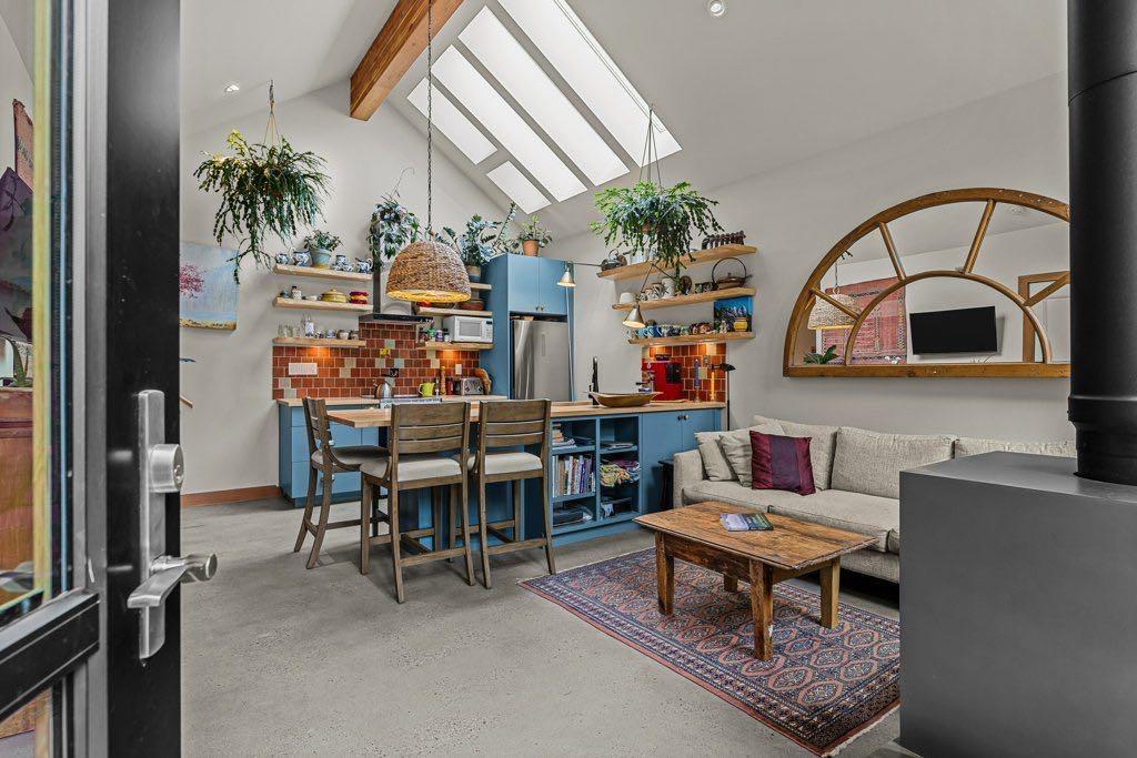 A and B, 132 Rundle Crescent 