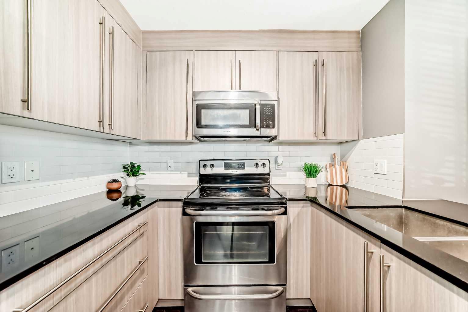 3313, 11 Mahogany Row SE