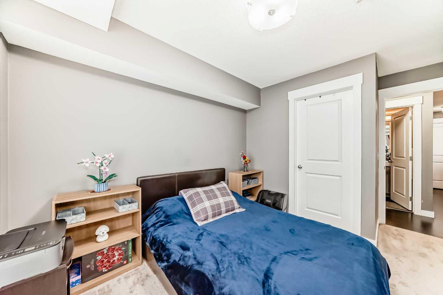 3313, 11 Mahogany Row SE
